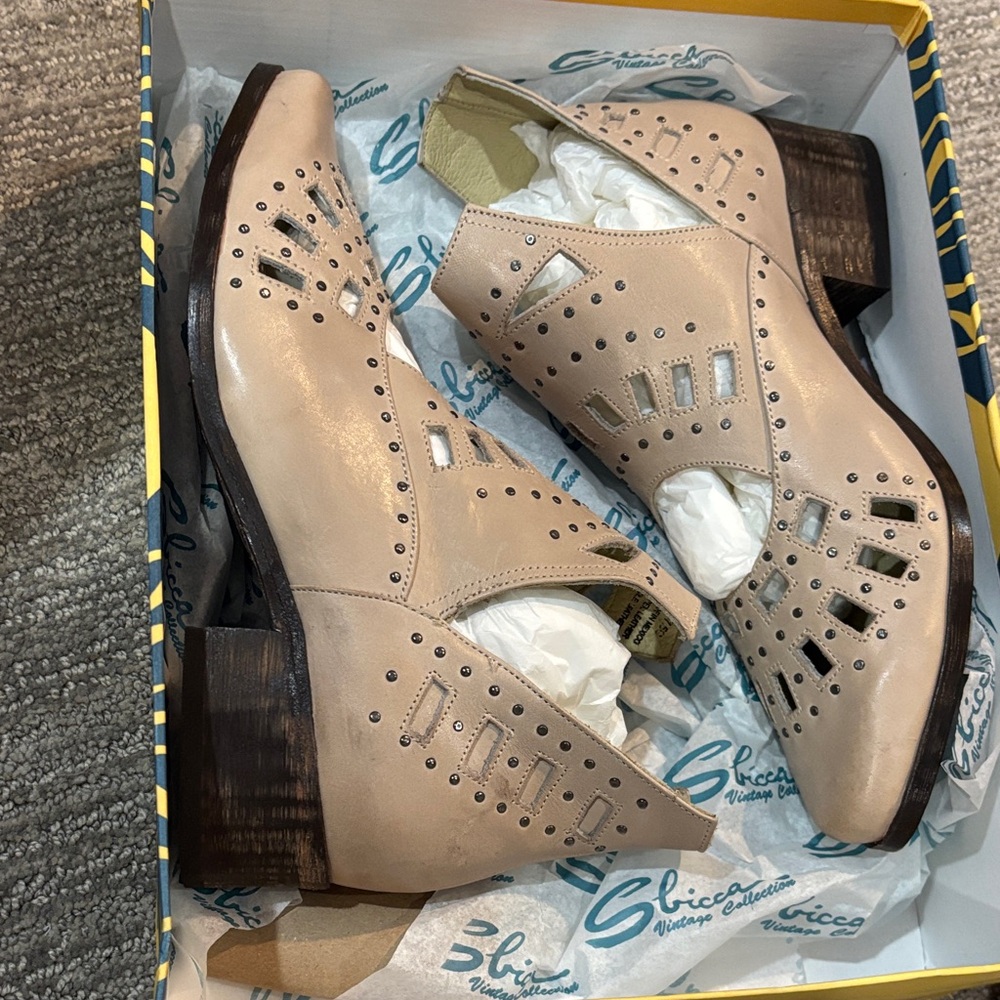 Sbicca Beige Cutout Ankle Booties